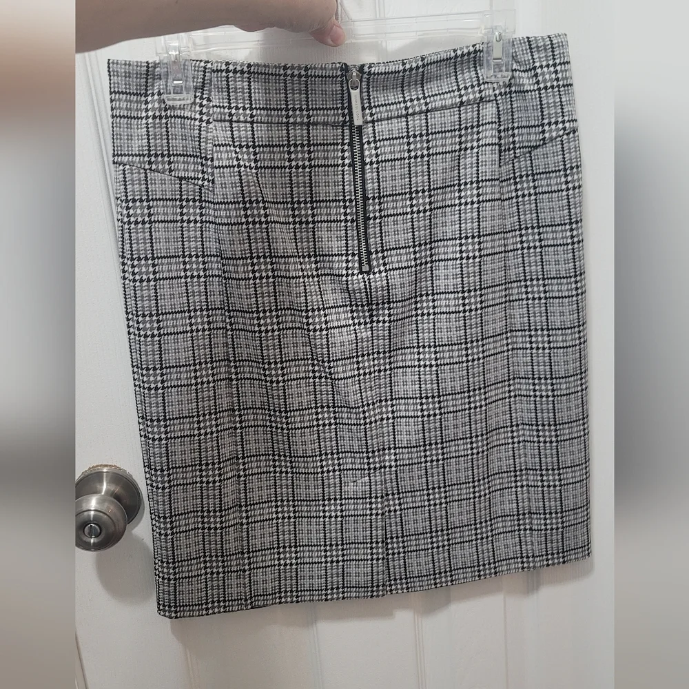 Skirt - Picture 2 of 3